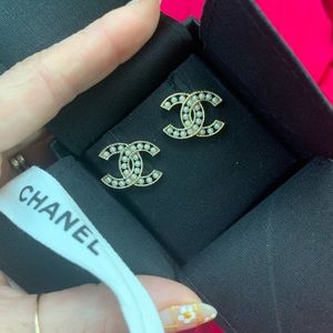 NWOT 2021 PreFall Collection Chanel Pearl earrings